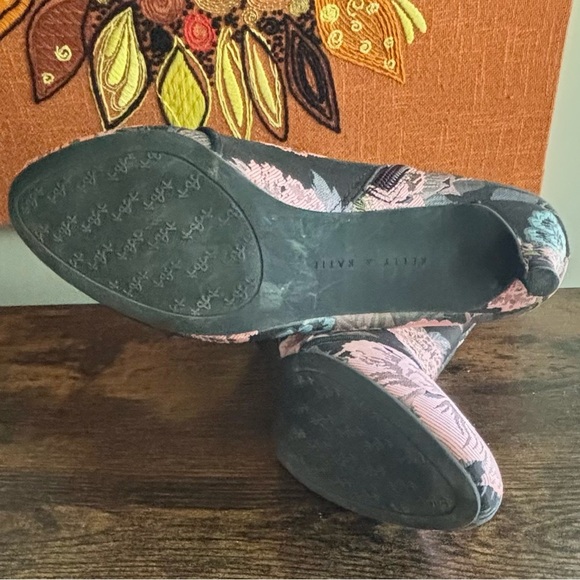 Kelly & Katie| Gorgeous Pink /Black Floral Tapestry Ankle Boots Booties Sz 9 - Picture 6 of 6